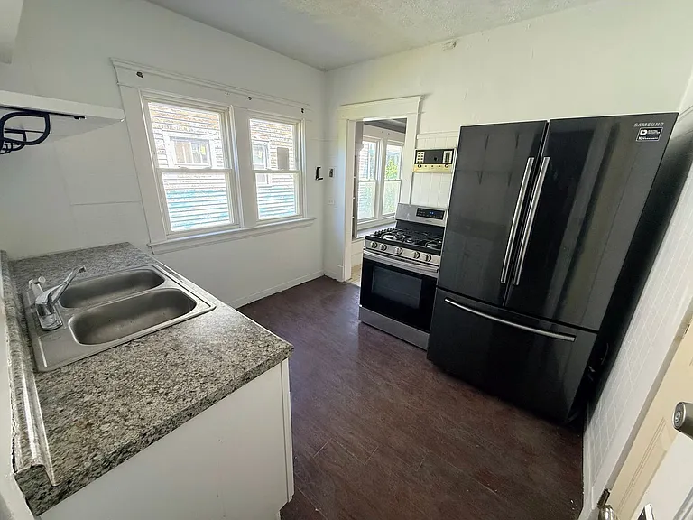 12521-12523 Locke Ave — Photo 13