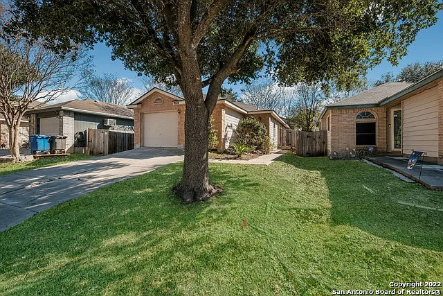 3 bed, 2.0 bath, 1111 sqft, $1,600 — Photo 2
