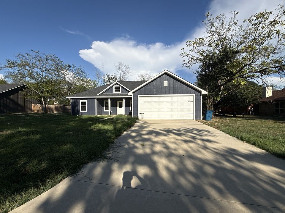 1st image of 180 N Oak Pl