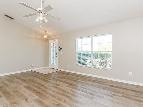 4th image of 713 Gentle Breeze Dr