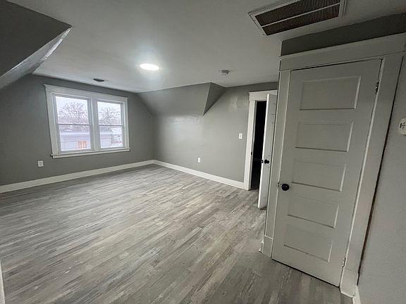 4th image of 1301 Whitney Ave #6