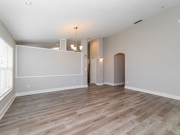 4th image of 15719 Markham Dr