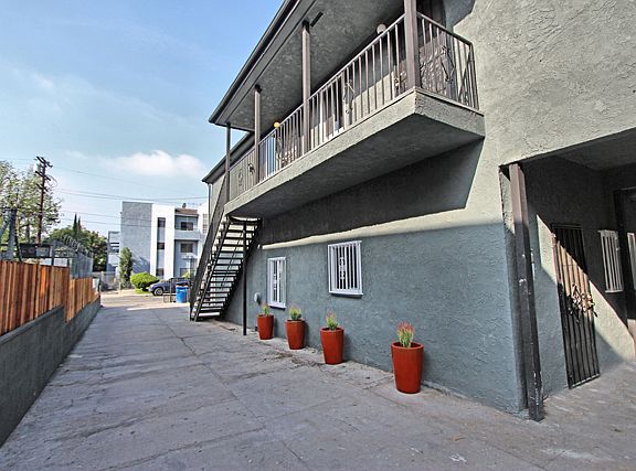 3rd image of 2215 W Court St #2