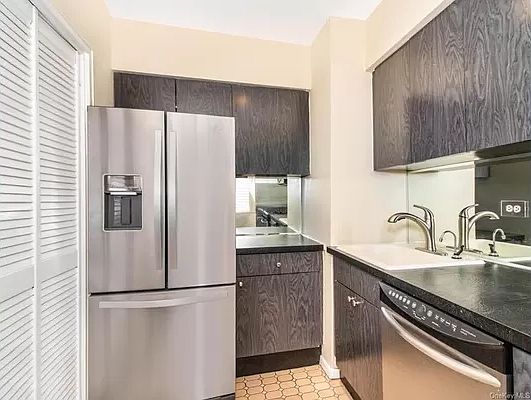 4th image of 61-15 97th St APT 10N
