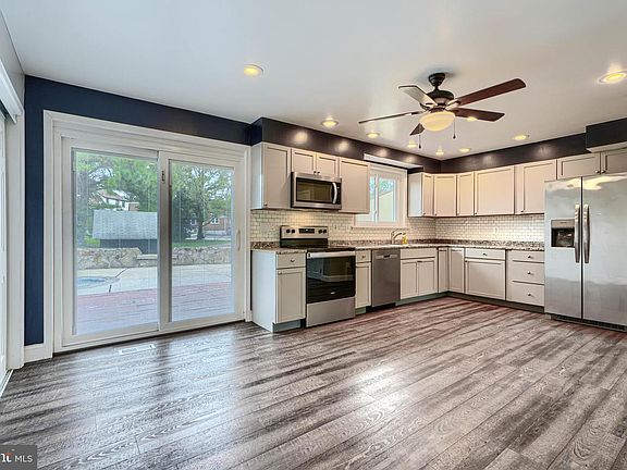 4th image of 6736 Graceland Ave