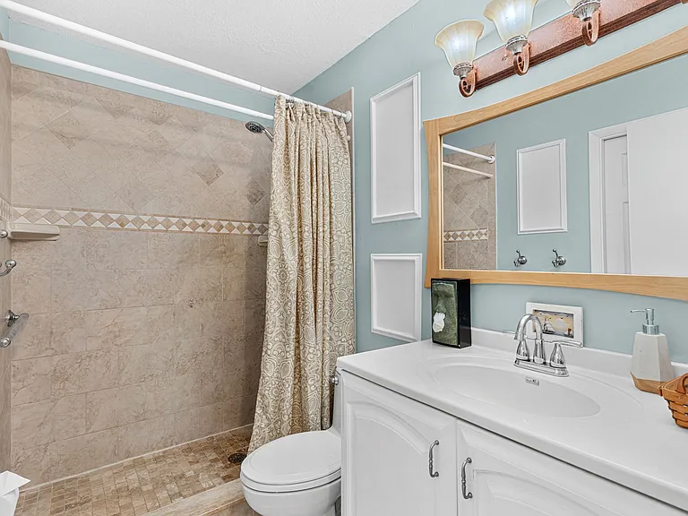 412 Emerald Dr S — Photo 31