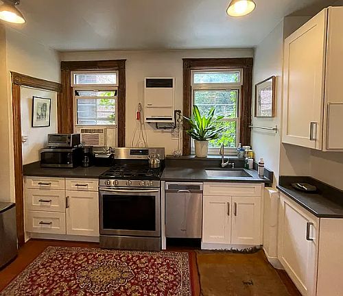 4th image of 75 Hoyt St #1
