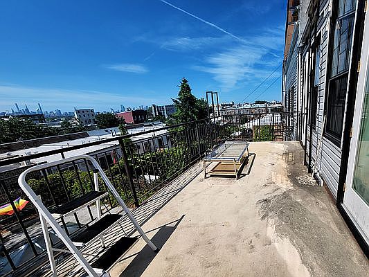 3rd image of 343 Melrose St #3B