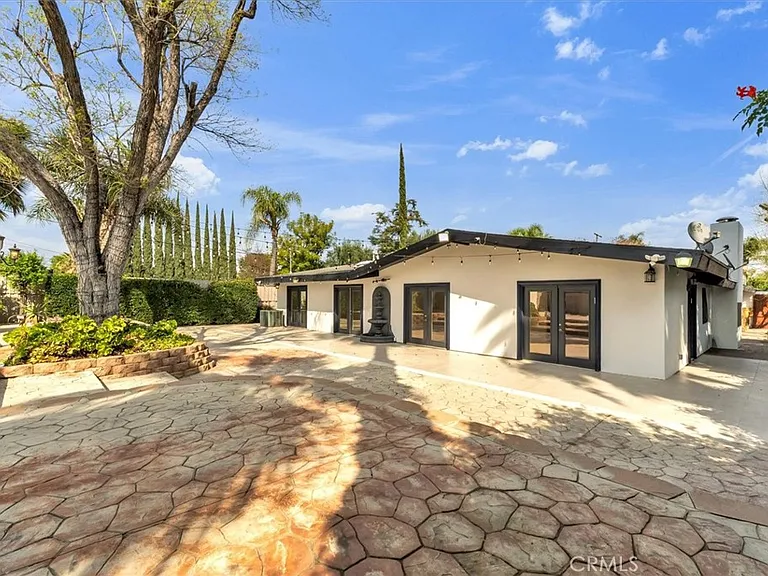 6201 Corbin Ave — Photo 24
