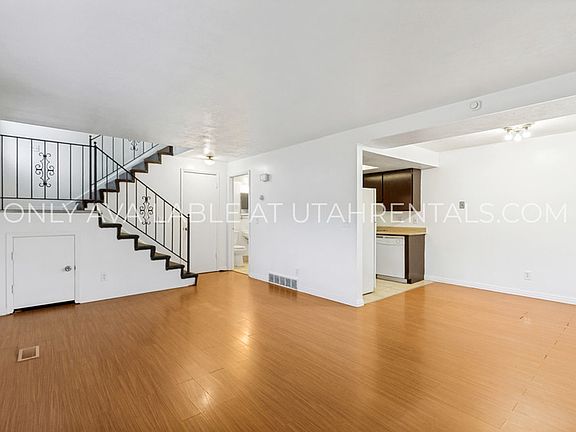 2nd image of 234 W Foxbridge Dr