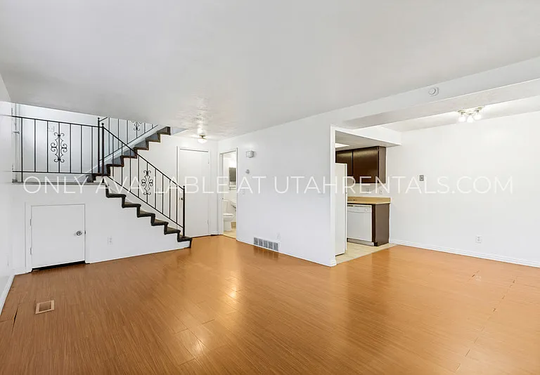 234 W Foxbridge Dr — Photo 2