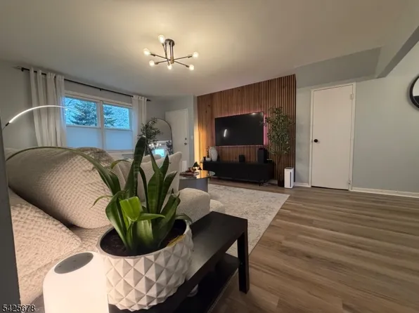 1136 Valley Rd APT 1B, Wayne, NJ 07470