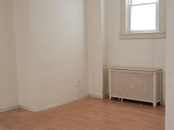 3rd image of 3086 42nd St