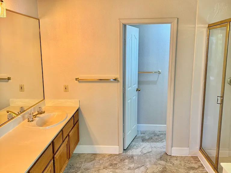 Primary bedroom ensuite bathroom