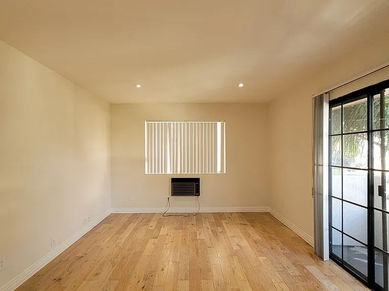 New Hampshire Apartments — Photo 20