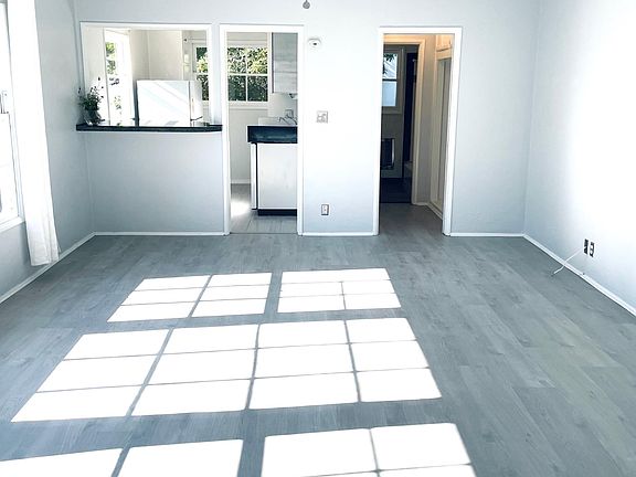 2nd image of 2024 Argyle Ave APT C