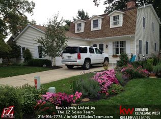 563 Red Oak Ln, Bay Village, OH