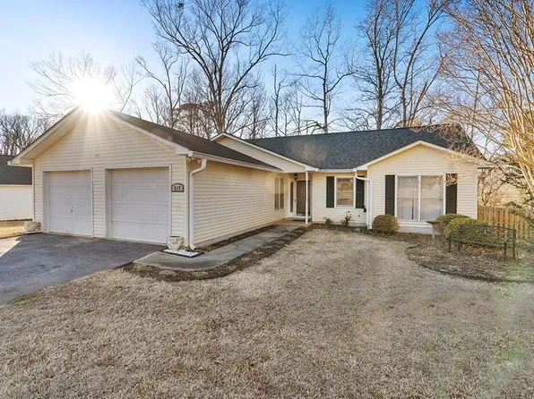 517 Pascal Dr, Greenwood, SC 29649