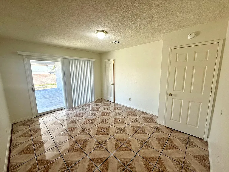 1316 Iris Ave — Photo 8