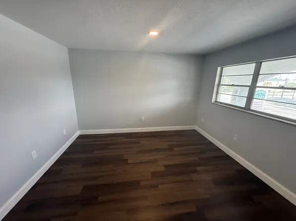 3937 Broadway Ave #4, Fort Myers, FL 33901