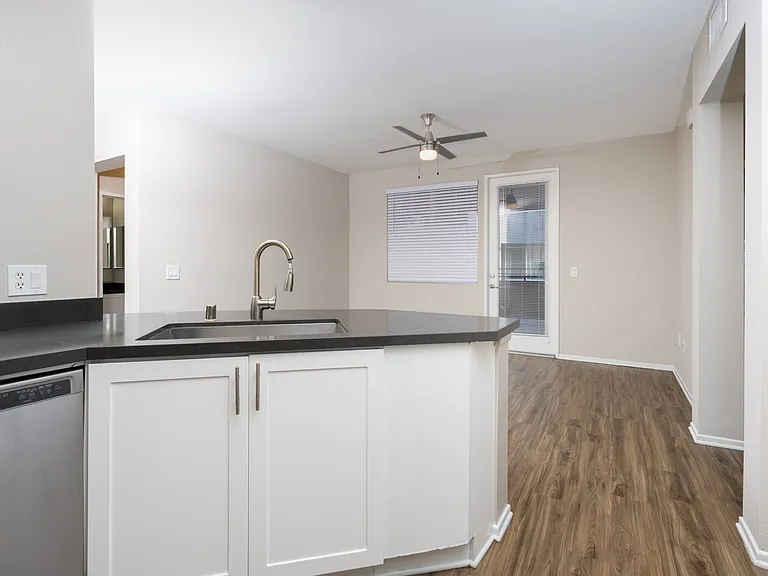 The Grove Apartments — Photo 58