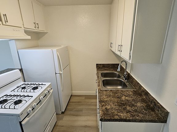 4th image of 6842 N Fulton Ave #19