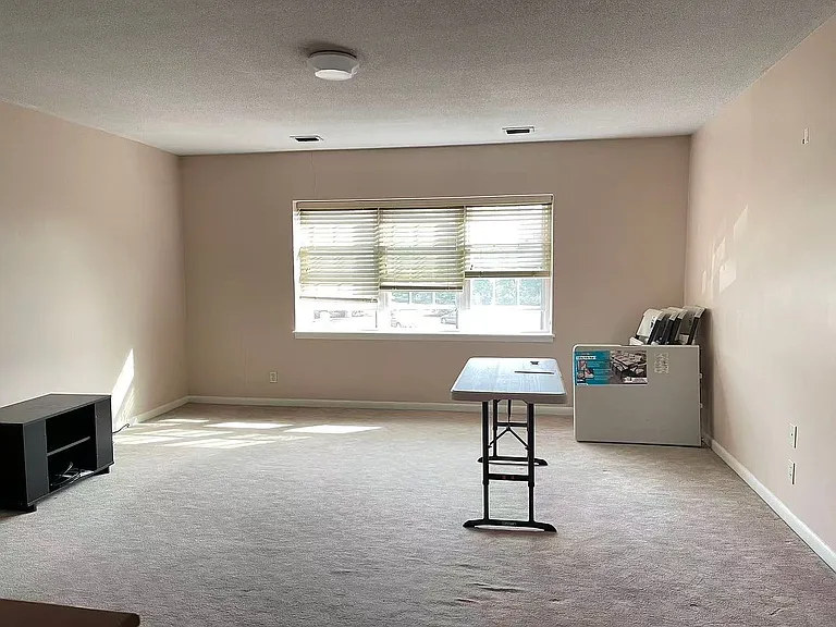 30 Lake Shore Ct #4 — Photo 6