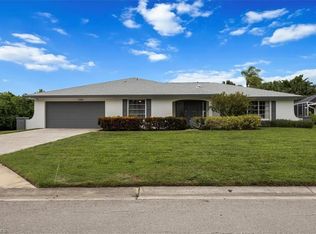 389 Country Club Ln, Naples, FL 34110