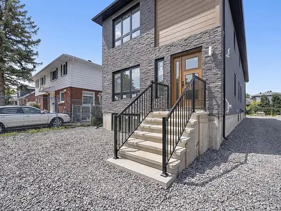 3rd image of 944 Woodroffe Ave #1A
