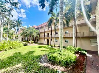 120 Sparrow Drive #115, Royal Palm Beach, FL 33411