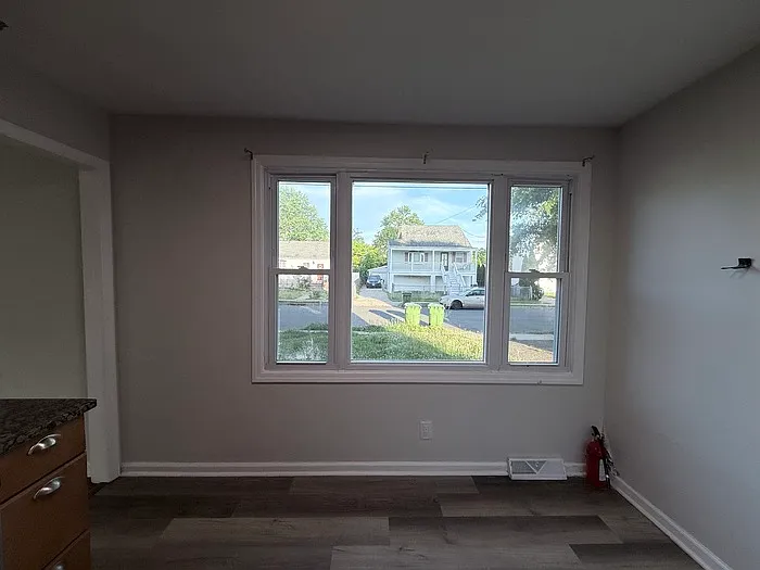 40 Eisenhower Dr — Photo 5