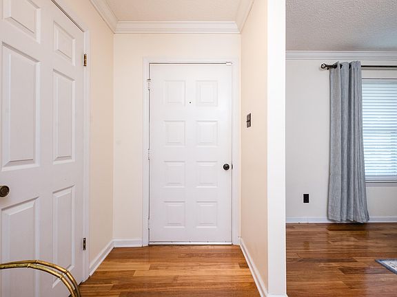 5th image of 1817 Mill Creek Cir