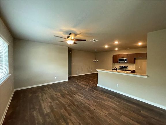 3rd image of 9765 Grosbeak Ln