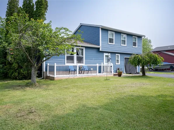1364 Brookedge Dr, Hamlin, NY 14464