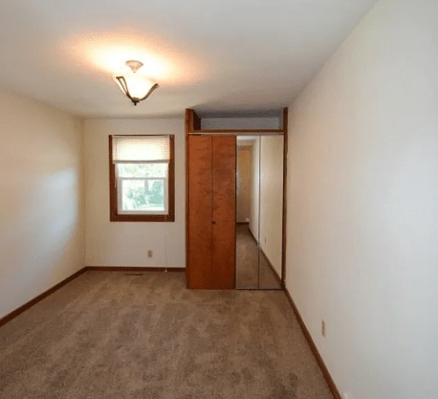 129 N Main St — Photo 8