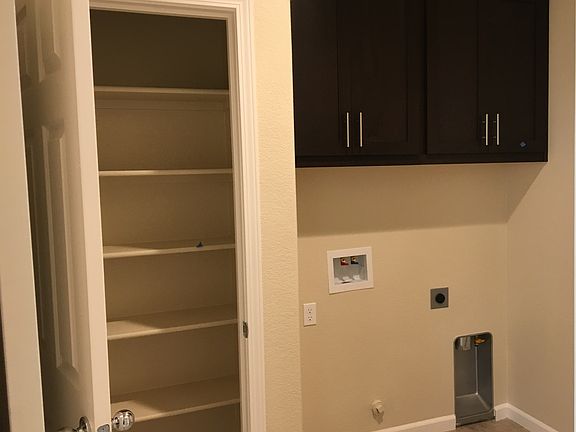 3rd image of 518 Samuel Way