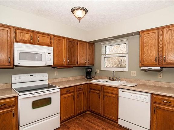 3rd image of 9201 Fields Dr
