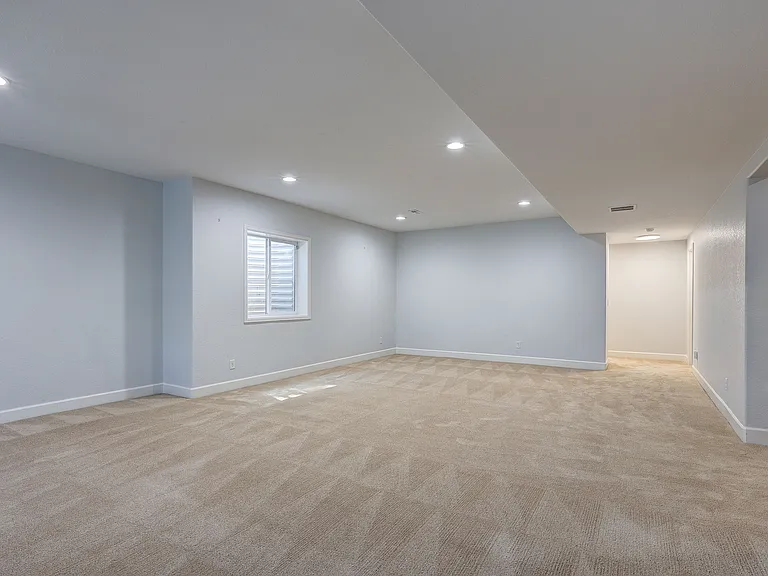 10732 Hillsboro Cir — Photo 38