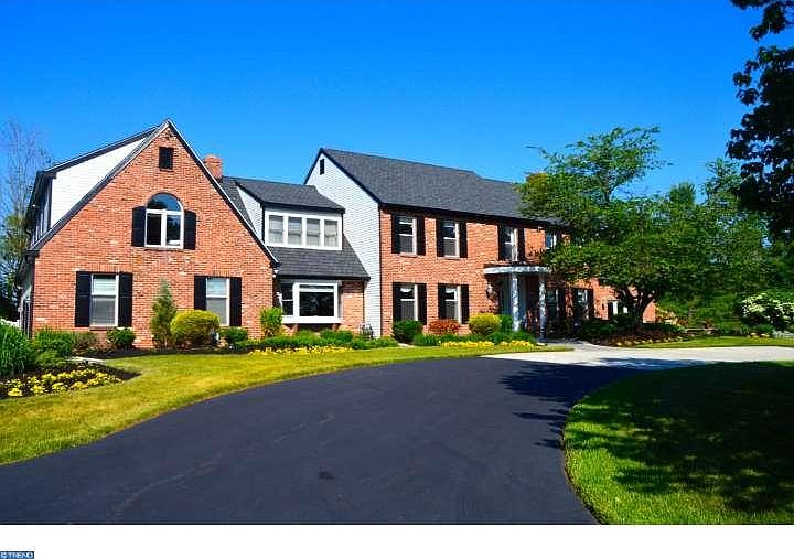 1st image of 12 Avondale Dr