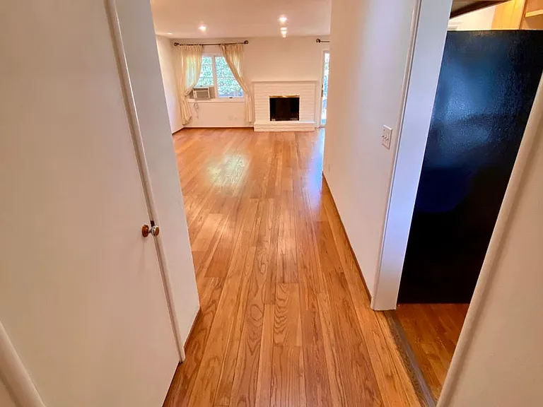 1052 Clark Ave — Photo 4