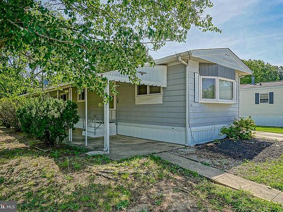 3rd image of 74 Colonial Dr