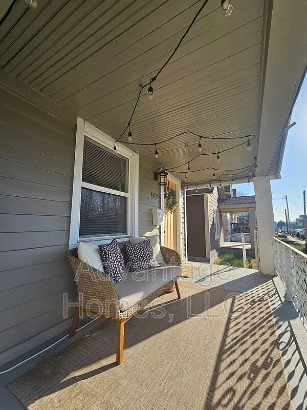 2 bed, 1.0 bath, $1,050 — Photo 2