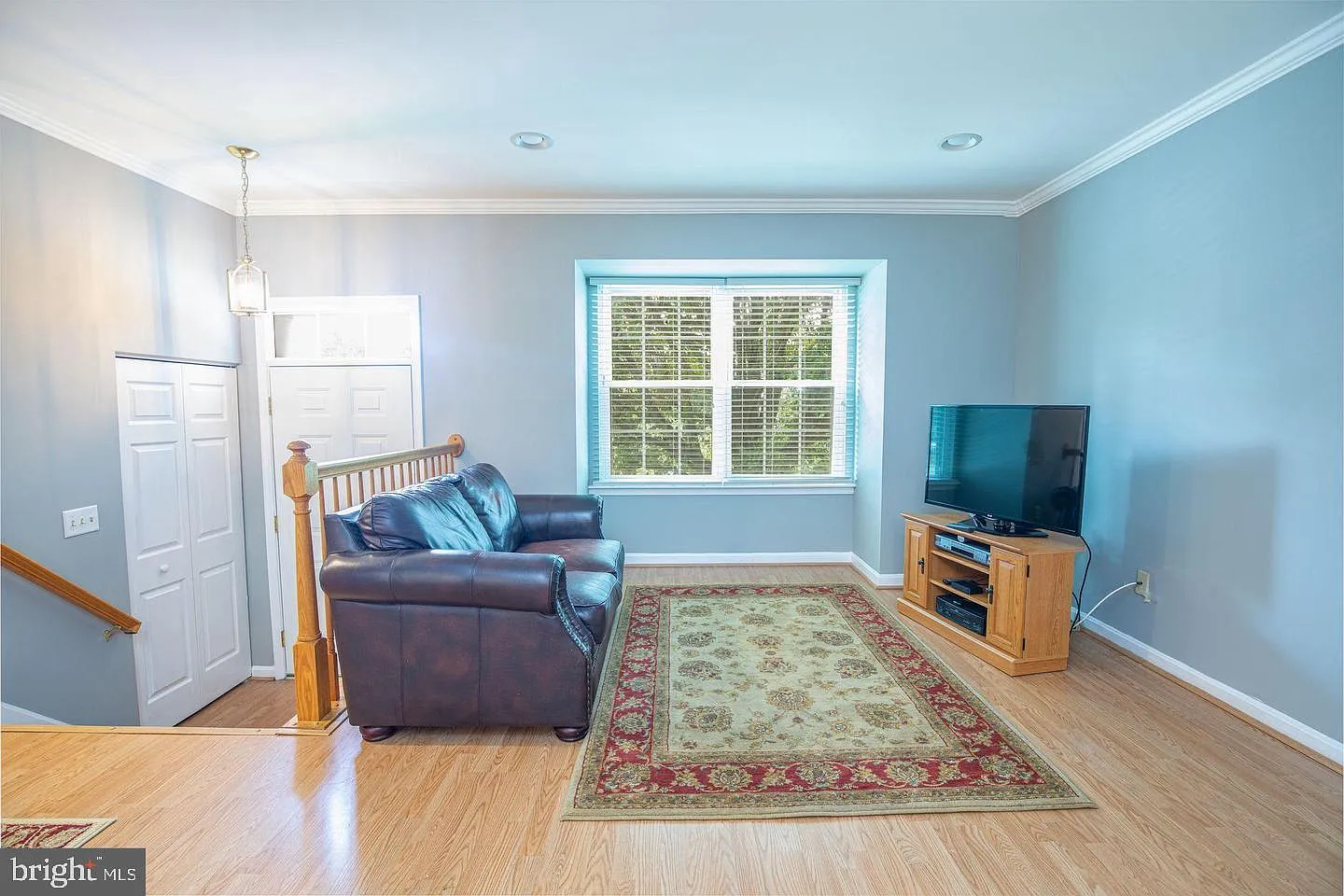 3 bed, 3.0 bath, 1881 sqft, $2,350 — Photo 3
