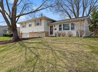 3126 Windsor Dr, Bettendorf, IA