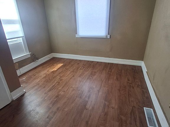 5th image of 1558 N Main St #1