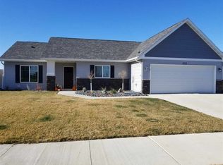 1713 Valley Bluffs Dr SE, Minot, ND 58701