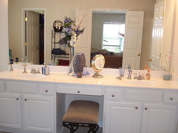 4th image of 180 Wallnut Hall Cir