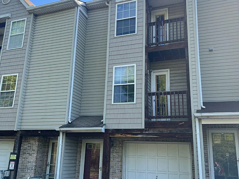 120 Clover Ct — Photo 1