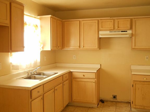 5th image of 209 E 4th St