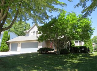 706 Oakwood Ln, Watertown, WI 53094